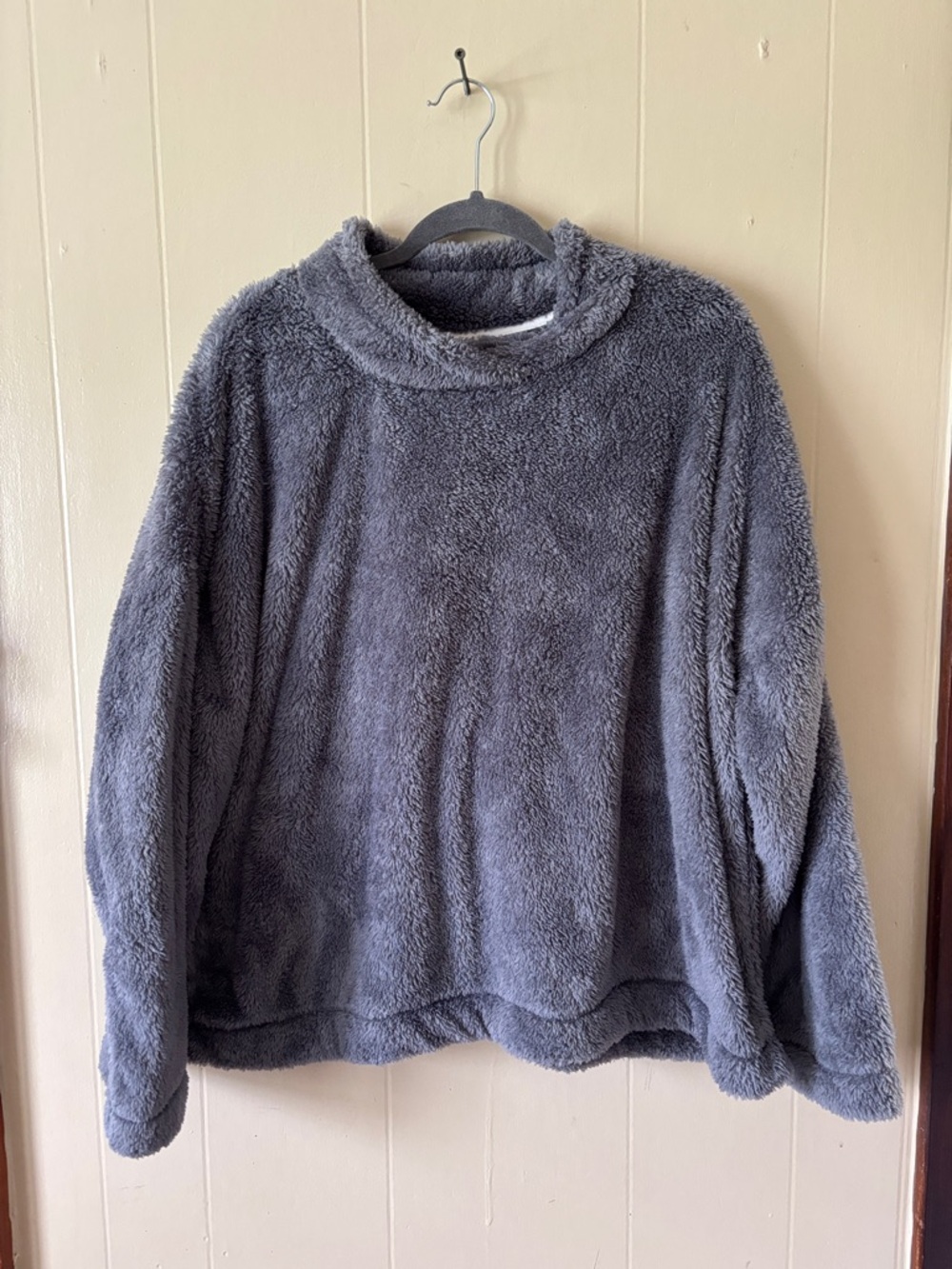 Jane and Bleecker Plush short Turtleneck Sweater in Gray XXL